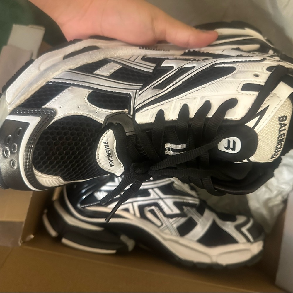 Balenciaga White and Black - Picture 4 of 13